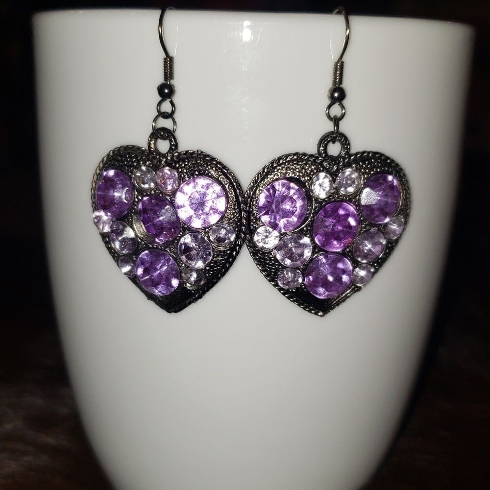 VNTG Lilac & White Rhinestone Heart Hook Earnings